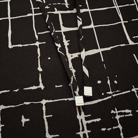 CALVIN KLEIN (L) Black White Geometric Print Chiffon Peasant Blouse Top Tie-Neck - Picture 7 of 12